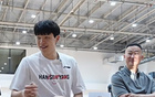 青島專訪楊瀚森：中美籃球差異，速度強(qiáng)度，CBA助NBA之旅